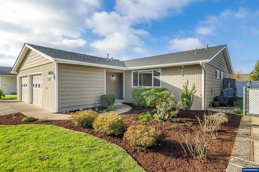 443 S Columbia Dr, Woodburn, OR 97071 - Image #3