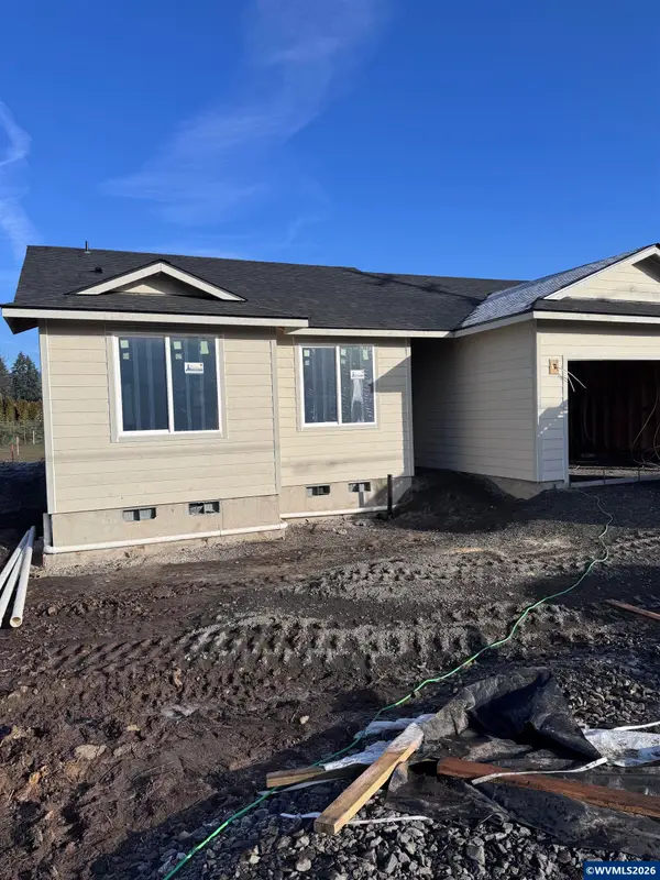 3712  Long St, Sweet Home, OR 97386