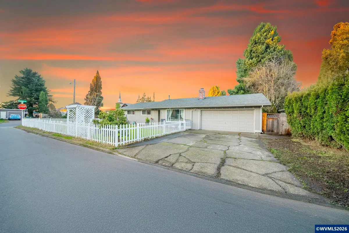 821  Johnson St, Woodburn, OR 97071 - Image #1