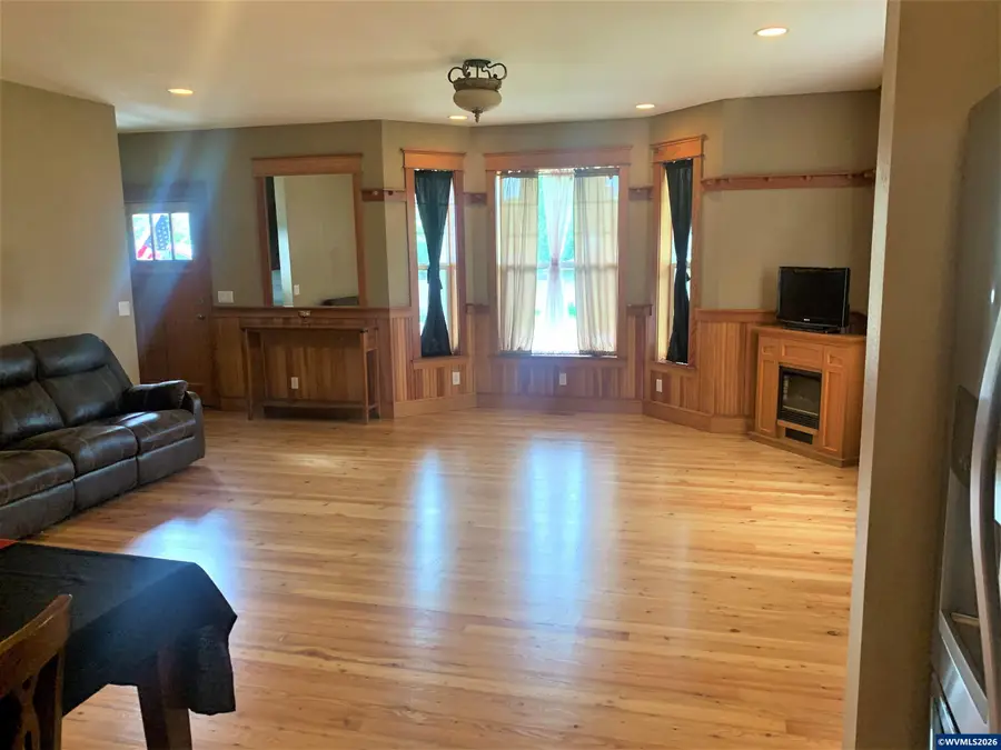 401  Kay Av, Brownsville, OR 97327 - Image #2