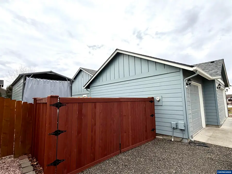 2921 NW 19th St, Redmond, OR 97756 - #2