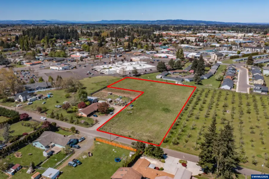 1661 E Lincoln Rd, Woodburn, OR 97071 - Image #2