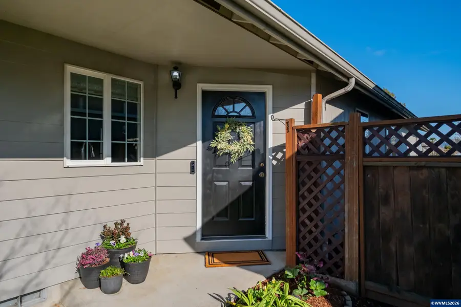 1023 S 10th St, Lebanon, OR 97355 - #2