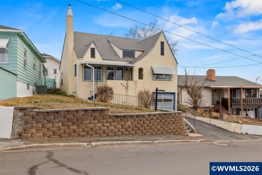 241  Hillside Av, Klamath Falls, OR 97601 - #3