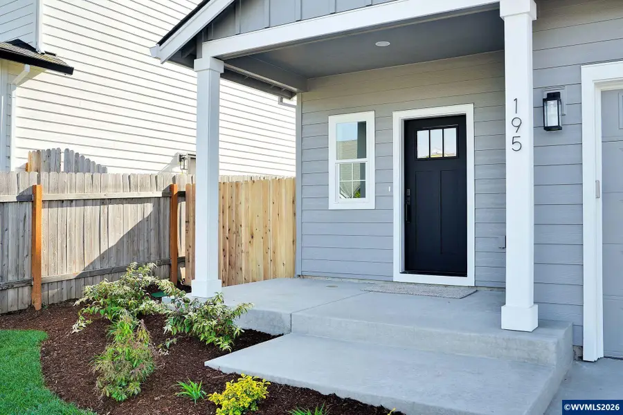 195  Iowa St, Silverton, OR 97381 - #3