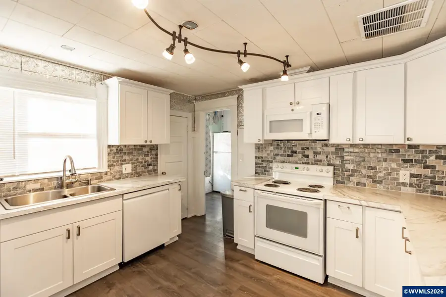 488 S 2nd St, Lebanon, OR 97355 - #3