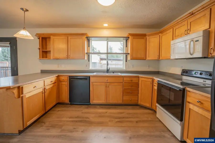 960  7th Av, Sweet Home, OR 97386 - #3