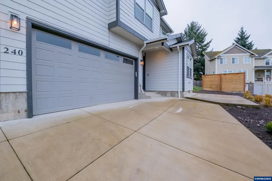 240  North Av, Brownsville, OR 97327 - #3