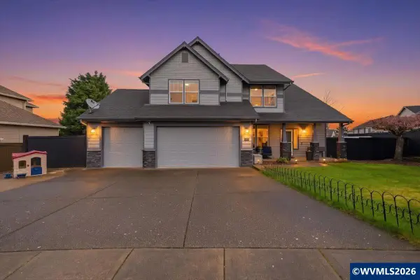 946  Reagan Av NW, Salem, OR 97304