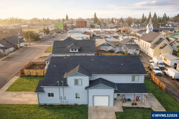 315 S 1st St (& 301 Drake St) St, Silverton, OR 97381