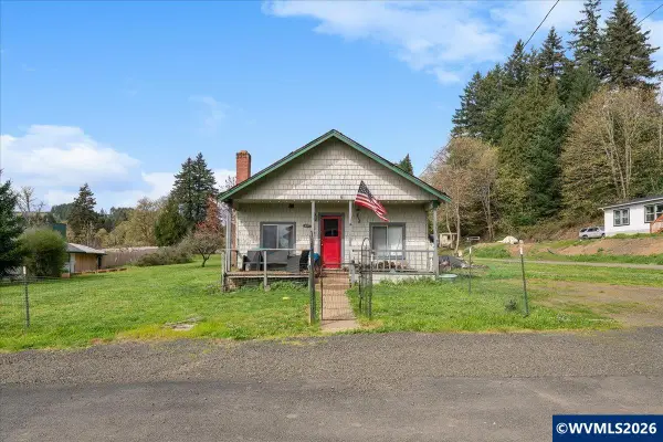 153  3rd St, Falls City, OR 97344