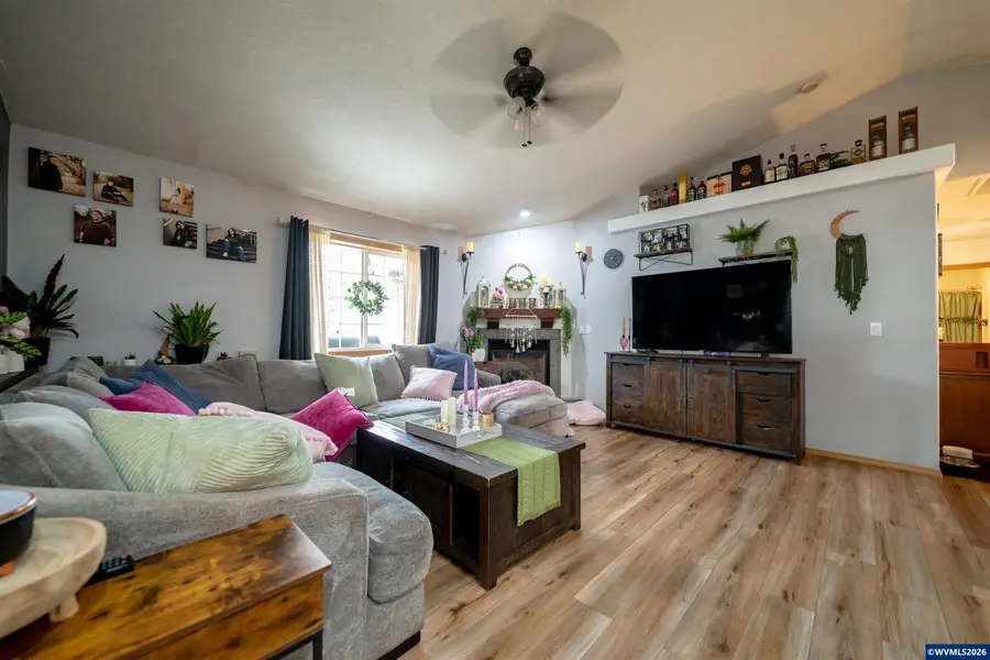 1137 SE 2nd Av, Mill City, OR 97360 - #3