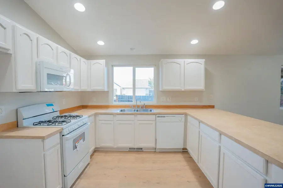 399  Breezy Wy NE, Albany, OR 97322 - #3