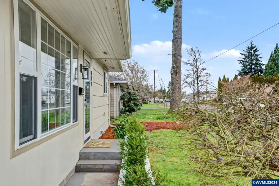 472  E St, Lebanon, OR 97355 - #3