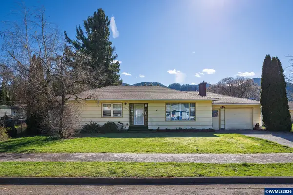 47866 W 1st St, Oakridge, OR 97463