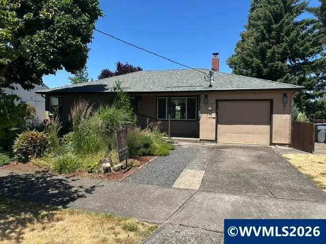 451  E St, Lebanon, OR 97355 - #2