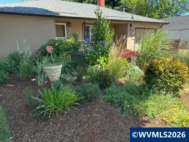 451  E St, Lebanon, OR 97355 - #3