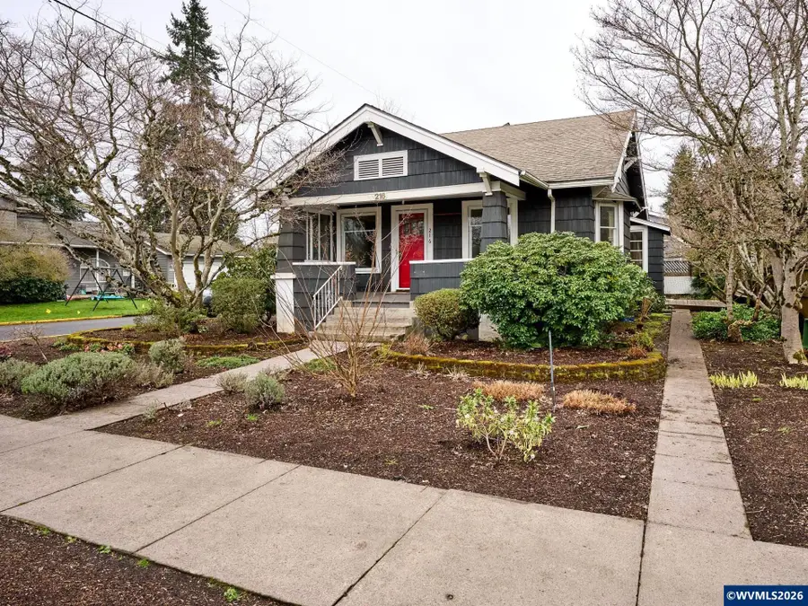 216 S James St, Silverton, OR 97381 - #2