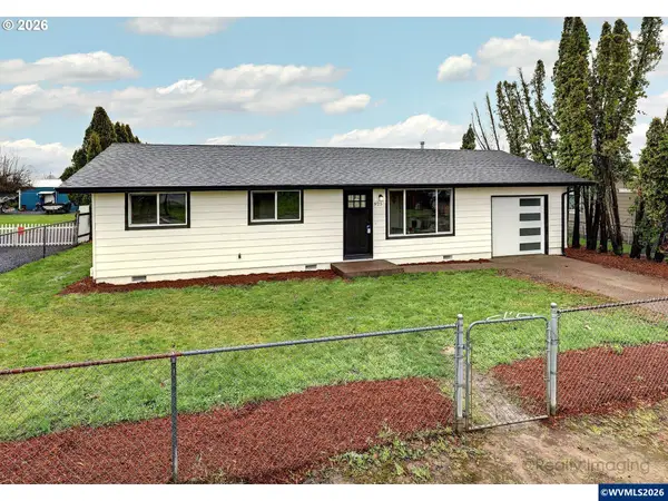 925 N Pershing St, Mt Angel, OR 97362