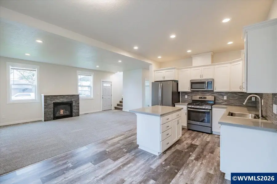 66 N 8th St, Lebanon, OR 97355 - #2