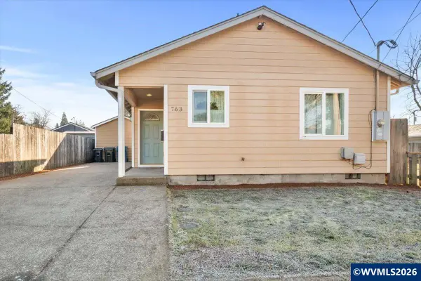763  18th St NE, Salem, OR 97301