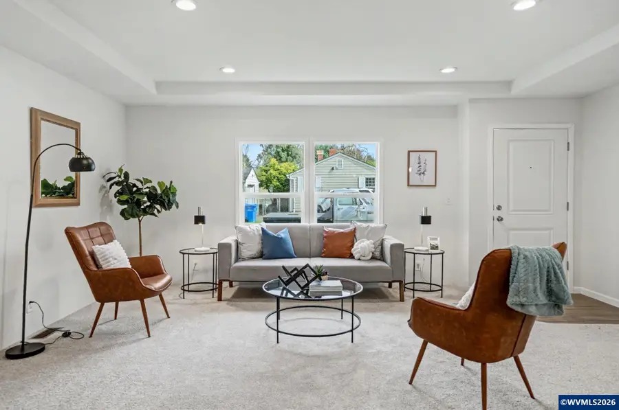 217 SE Juniper St, Mill City, OR 97360 - #2