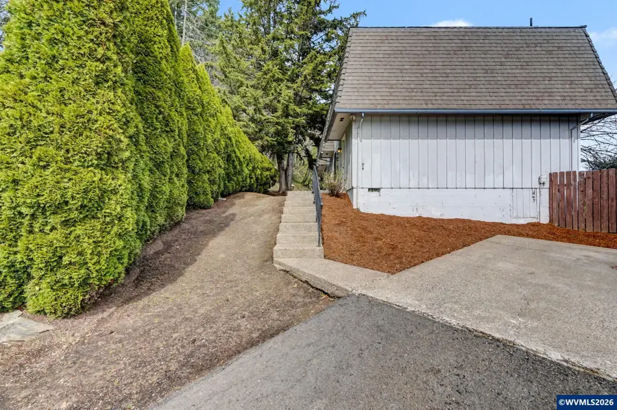 174 NW Stoneway Dr, Salem, OR 97034 - #2