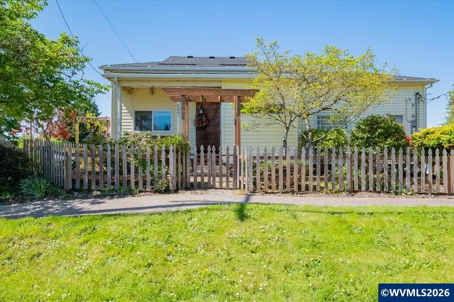 204 N 3rd St, Jefferson, OR 97352 - #2
