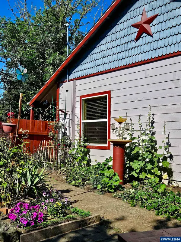 355 N 13th St St, Philomath, OR 97370