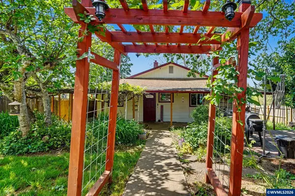 318  Westfield St, Silverton, OR 97381