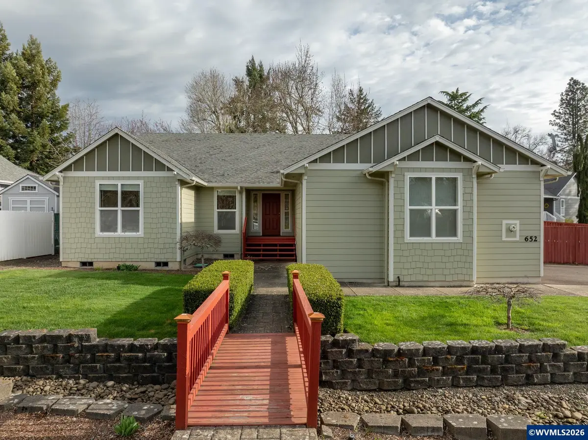 652 NW Jasper St, Dallas, OR 97338 - #1