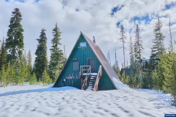 27605  Big Lake Rd, Sisters, OR 97759