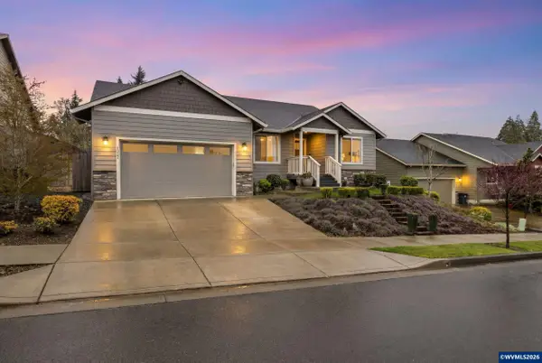 1022  Emmett Lp, Silverton, OR 97381