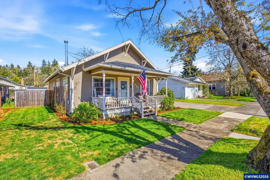 423 S 1st St, Silverton, OR 97381 - #3