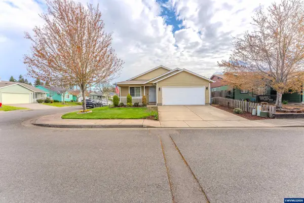 910  Kauai St SE, Salem, OR 97317
