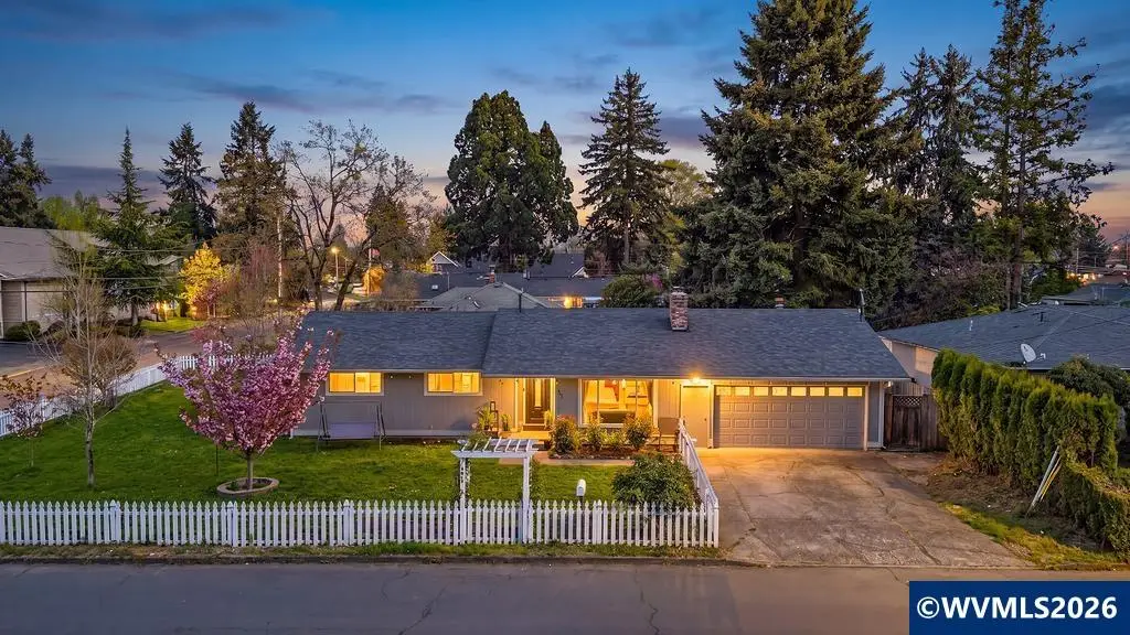 821  Johnson St, Woodburn, OR 97071 - #1