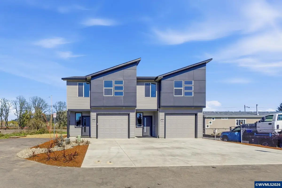 300 & 302  Seven Oaks Ln, Lebanon, OR 97355 - #1