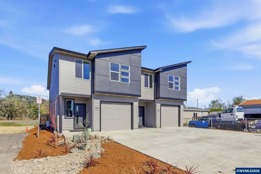 300 & 302  Seven Oaks Ln, Lebanon, OR 97355 - #2