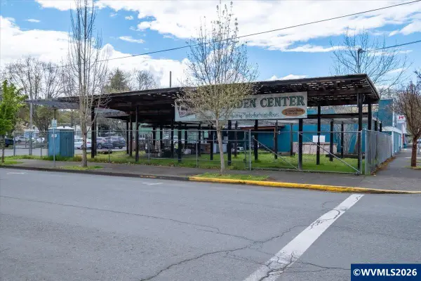 1211  Long St, Sweet Home, OR 97386