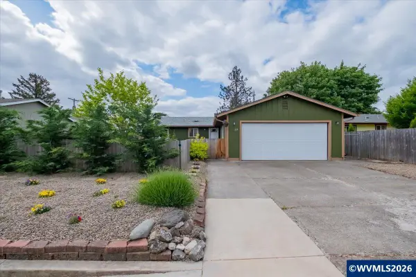 244  Honeysuckle St, Lebanon, OR 97355