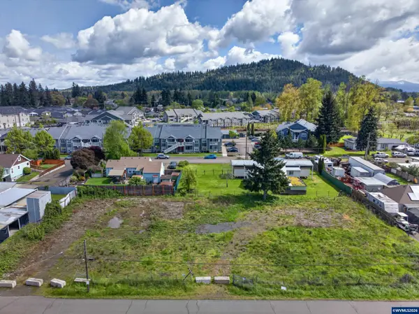 2391  Porter St, Lebanon, OR 97355