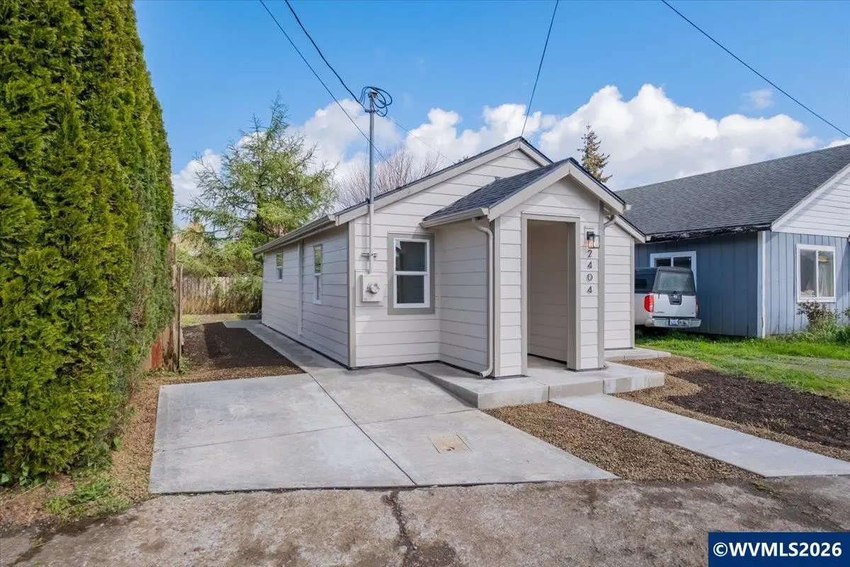 2404  10th St, Tillamook, OR 97141 - #1