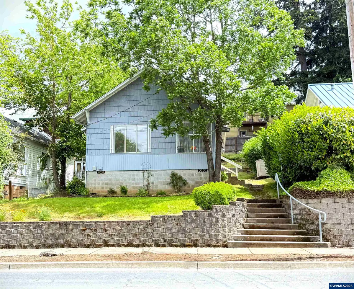 724 N Main St, Brownsville, OR 97327 - #1