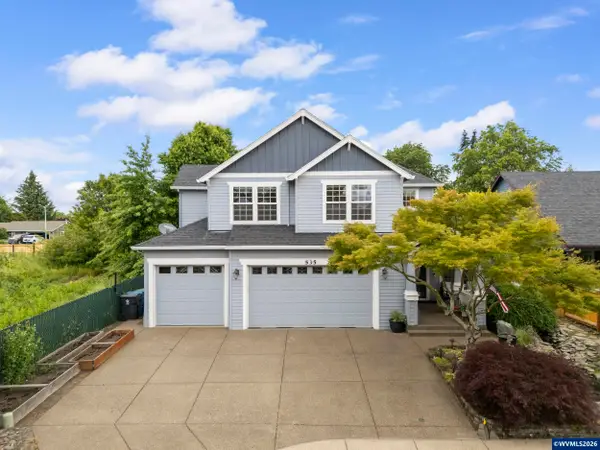 535  Maple St, Mt Angel, OR 97362