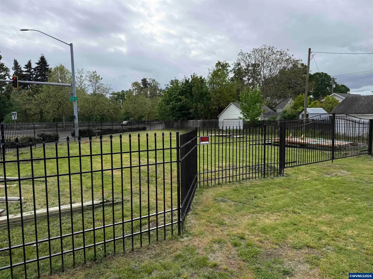 800  17th St SE, Salem, OR 97301 - #1
