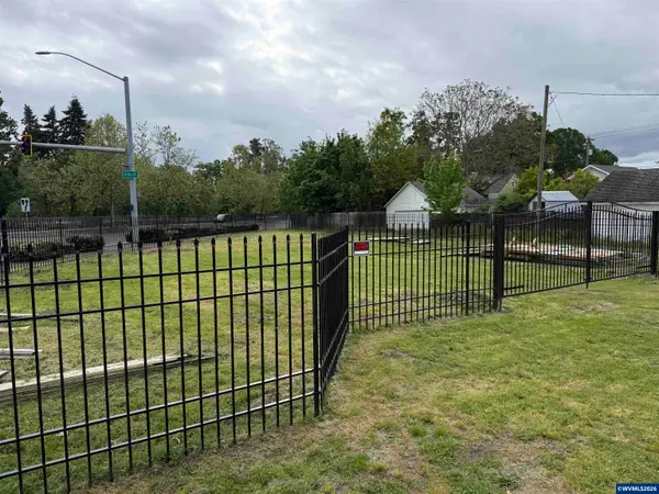 800  17th St SE, Salem, OR 97301