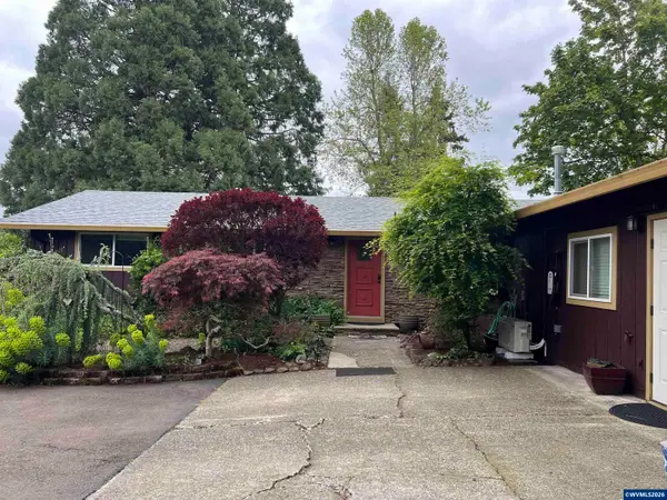 1055 E Main St, Silverton, OR 97381