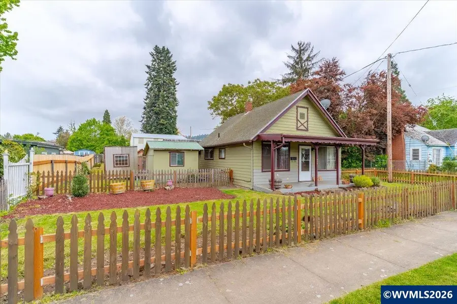 925 S Williams St, Lebanon, OR 97355 - #3
