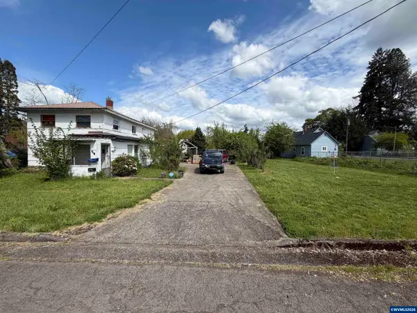 361 N 3rd St, Lebanon, OR 97355