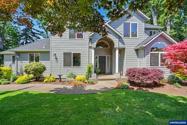 471  Edgewood Dr NE, Silverton, OR 97381